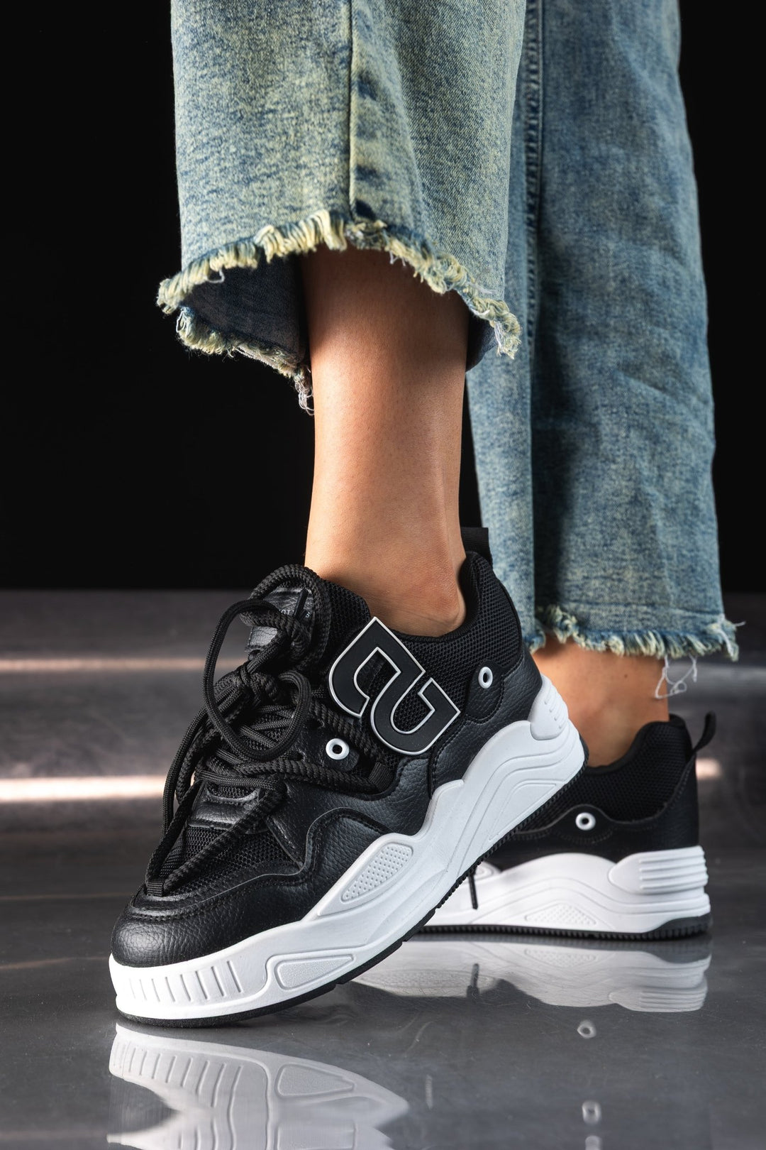 Elevate Black LX10 Adidași Femei - Design Alb-Negru & Stil Modern