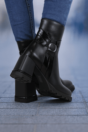Botine cu Toc din Piele Negre cu Accesoriu - ARKOGhete damaBigiottos Shoes