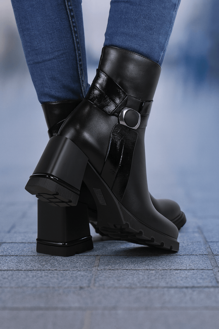 Botine cu Toc din Piele Negre cu Accesoriu - ARKOGhete damaBigiottos Shoes